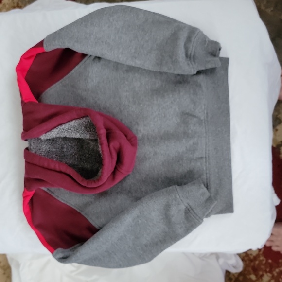 Wonder Nation boys size 8 fleece outside, fuzzy inside. Hooded, zip front. - Picture 3 of 4